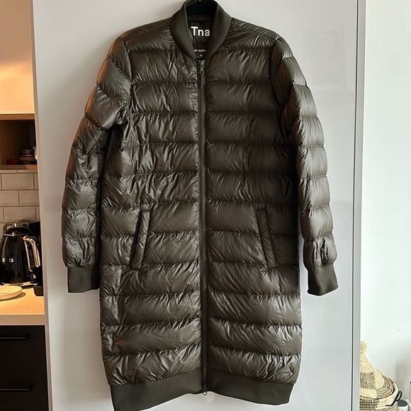 Aritzia TNA chalet puffer jacket - Picture 1 of 7